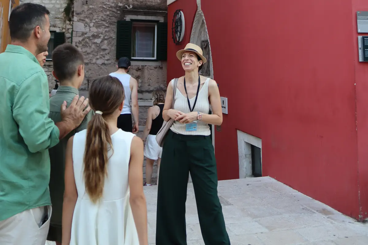 Ivana, licensed local guide, with guests in Šibenik's Old Town