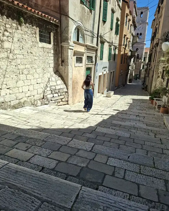 A quiet stone street in Šibenik, where the Homeland War tour recalls everyday life in the 1990s