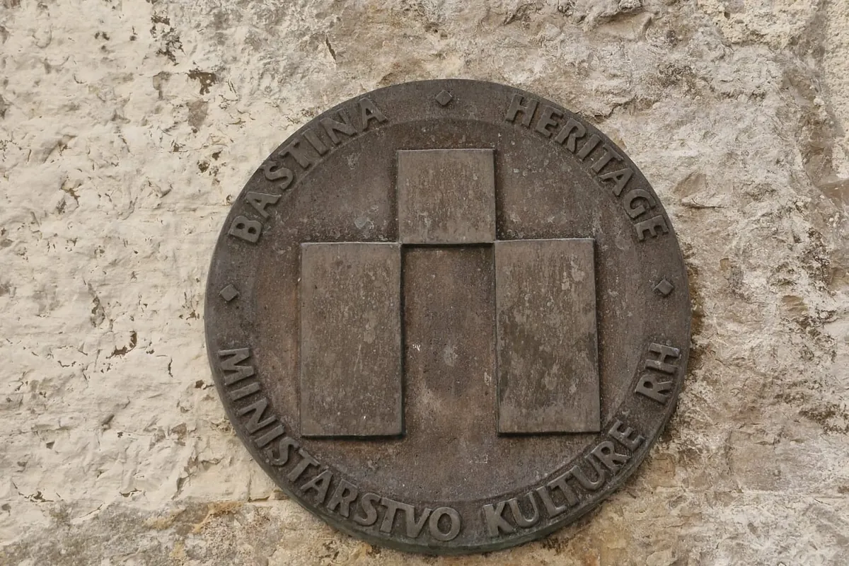 Bronze heritage plaque of the Croatian Ministry of Culture on a wall in Šibenik